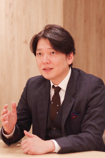 岡 健作